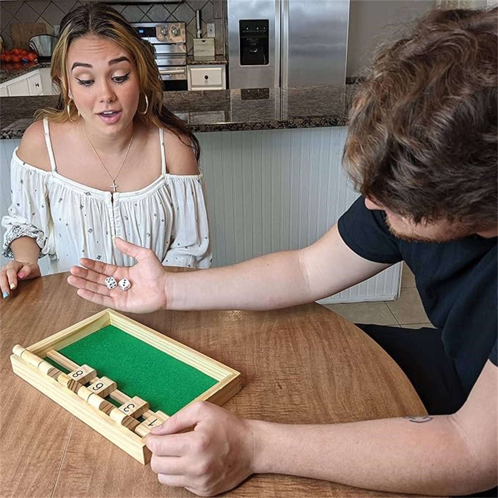 Zamknij Pudełko Kości Plansza  – Party Games For 3 People recenzja i cena